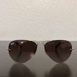 Ray-ban sunglasses brown with gold hard wear. No scratches.